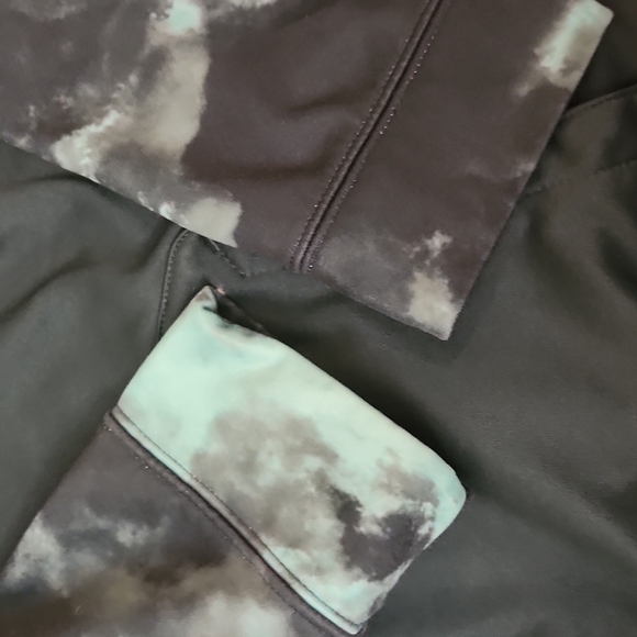 AND1 basketball hoodie - Picture 4 of 8